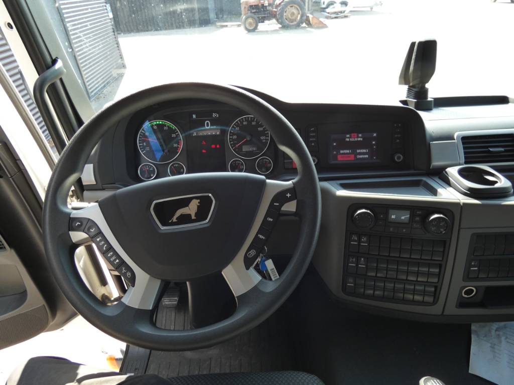 man-tgl-12-220-blda3d82c6.jpg