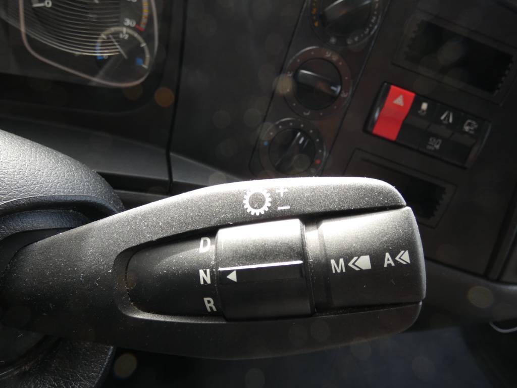 mercedes-benz-816-l077c6200.jpg