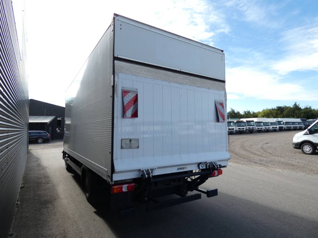 mercedes-benz-816-l2a1a98d1.jpg
