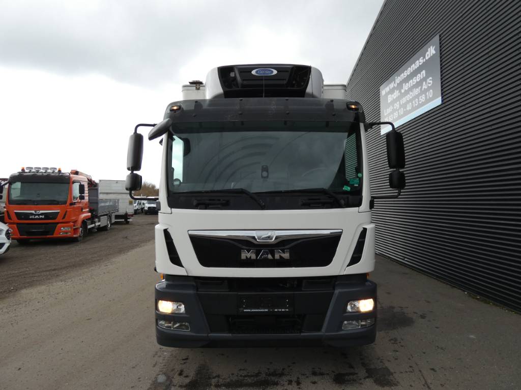man-18-250a1859628.jpg