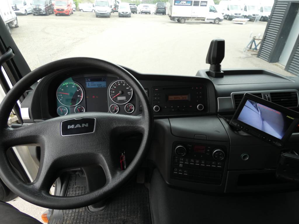 man-tgl-12-220-bl94383a6d.jpg