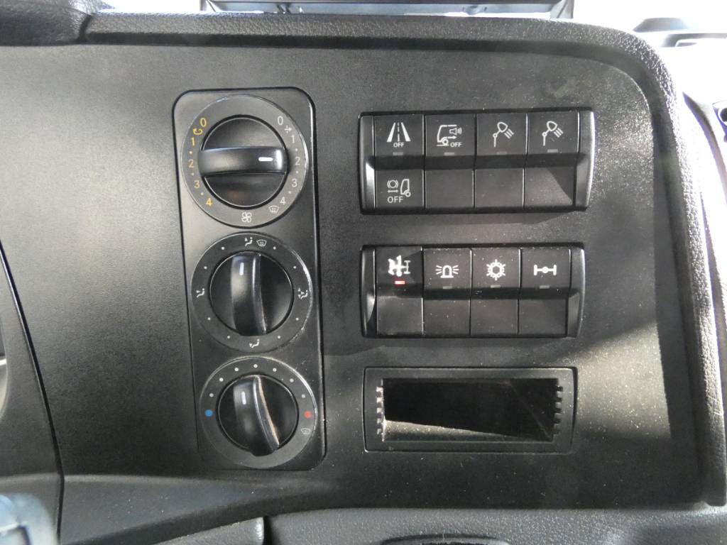 mercedes-benz-atego-15244c8a305f.jpg