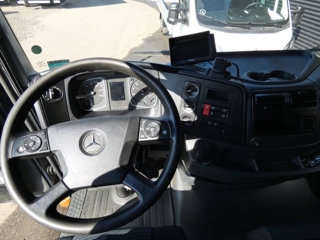 mercedes-benz-atego9f0f8415.jpg