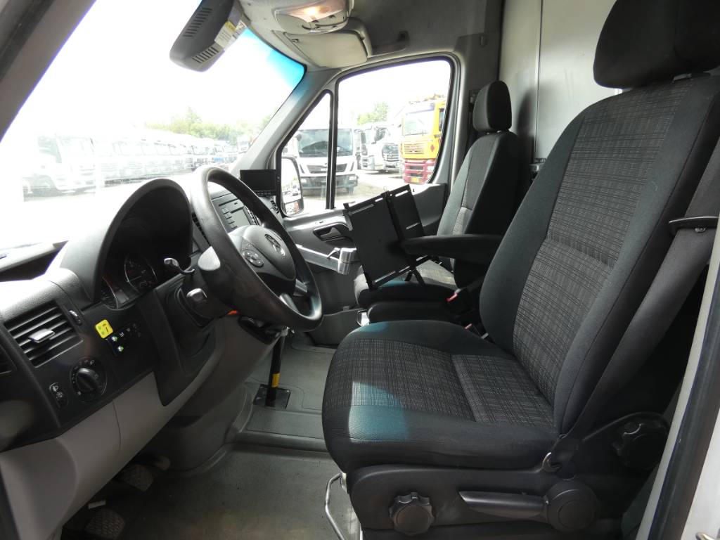 mercedes-benz-sprinter-51630313198.jpg