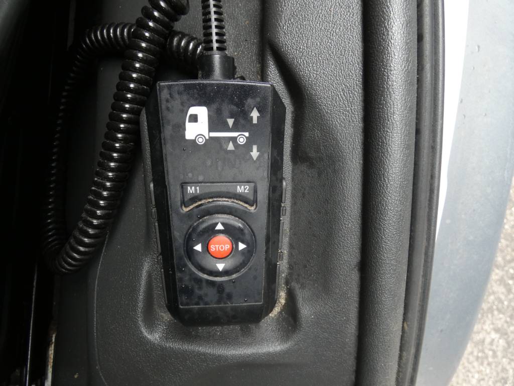 mercedes-benz-atego-1224-l201946b9.jpg