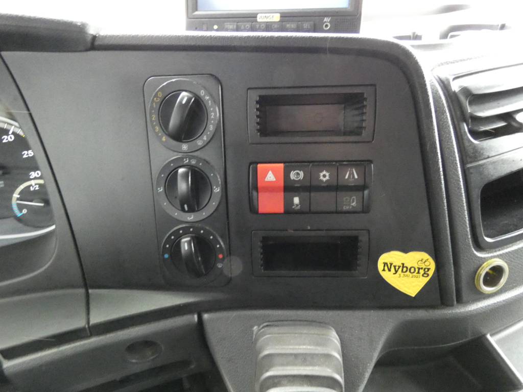 mercedes-benz-atego-1224-leb4edaea.jpg