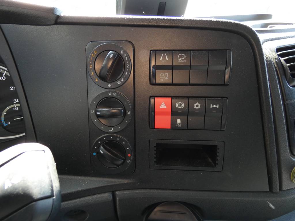mercedes-benz-atego-122425cc5e6c.jpg