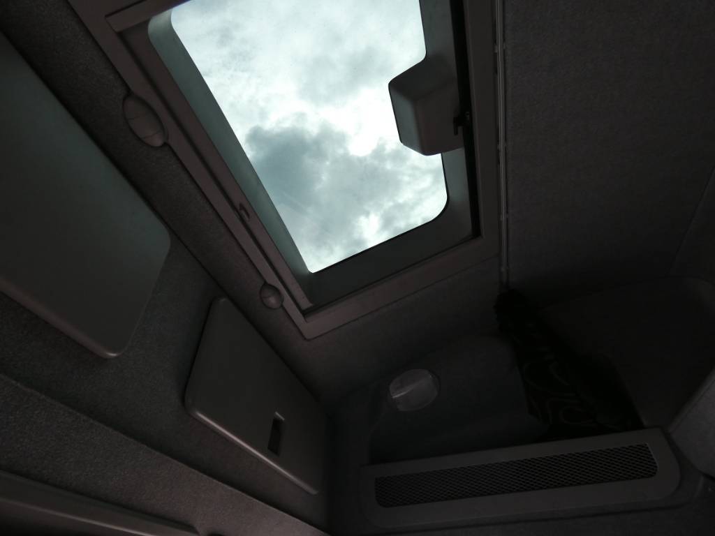 iveco-180e-280d1d5b11.jpg
