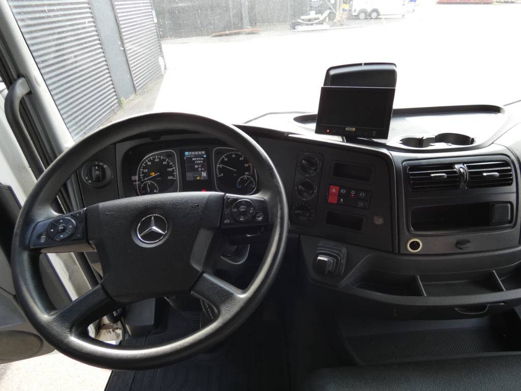 mercedes-benz-atego-12247a5ee22e.jpg