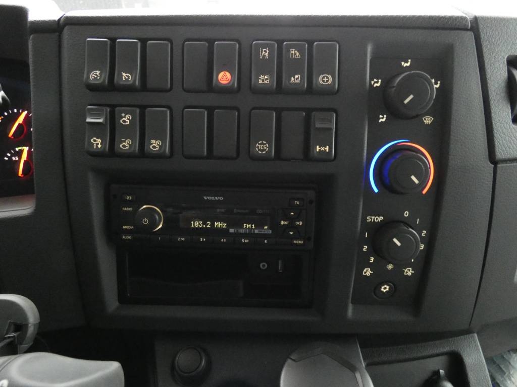 volvo-fl-16-24077417893.jpg